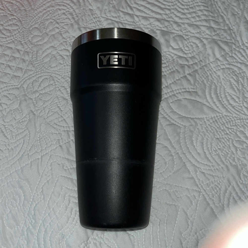 * Yeti Rambler 30oz Stackable cup - Picture 2 of 6